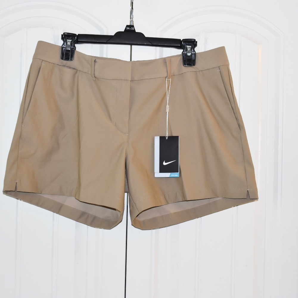 Nike Ladie's Dri-Fit Golf Shorts Size L  NWT